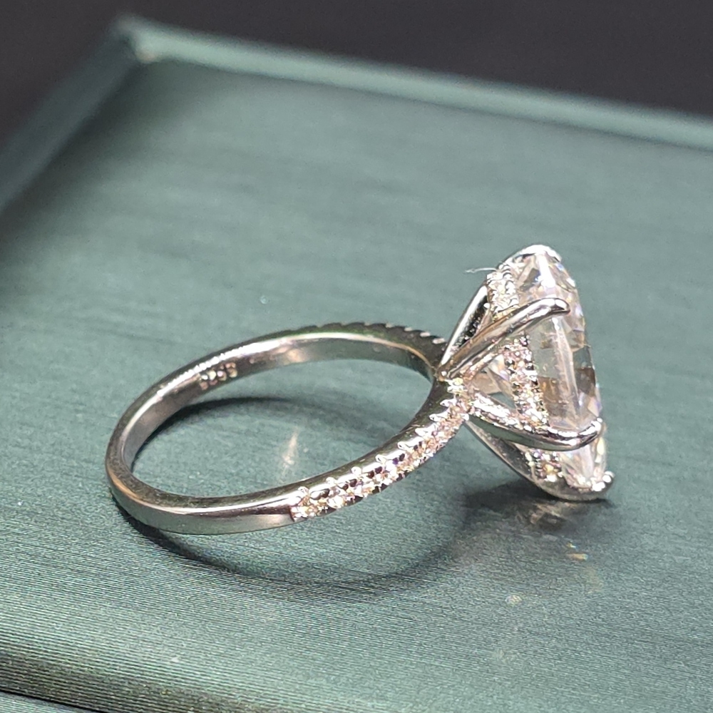 4ct FIRE 🔥 Moissanite Diamond Ring | S925 | Hidden Halo. Pear Cut. - Picture 5 of 6